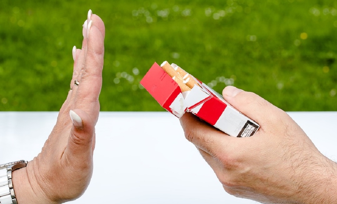 Cigarettes, one of the main enemies of the eyes